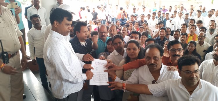 मध्य प्रदेश पटवारी संघ की मांगों को क्यों नही सुन पा रही मध्य प्रदेश शासन आखिर कब होगी पटवारियों की सुनवाई