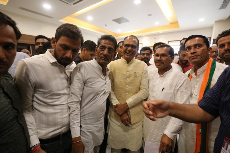 विधायक मकवाना मुख्यमंत्री शिवराज सिंह चौहान से मिले और किसानों की समस्याओं से अवगत कराया